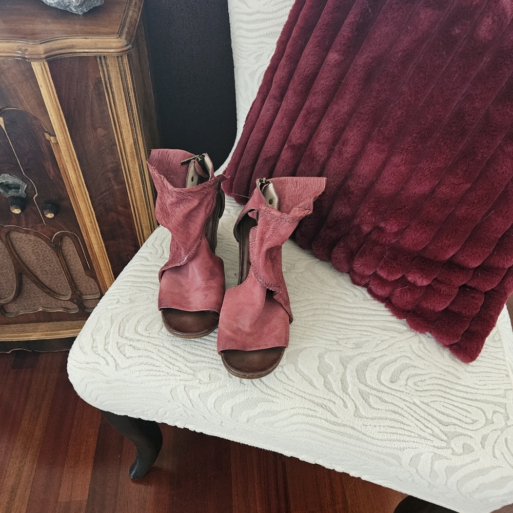 A. S. 98 Pink Open-Toe Heeled Sandals